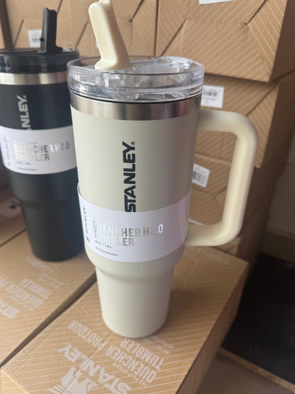 The Quencher H2.0 Flowstate™ Tumbler Stanley Cup